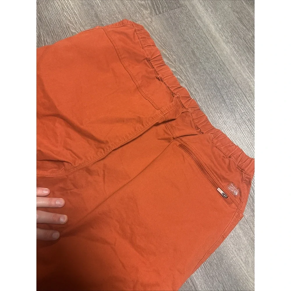 Mountain Hardwear Shorts Mens XL Outdoors Workwear Casual Built in Belt Orange